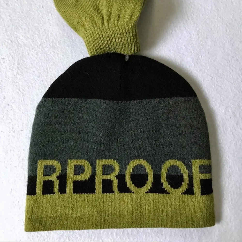 Weatherproof NWOT Beanie and Gloves Set Youth OS (8-16YO)